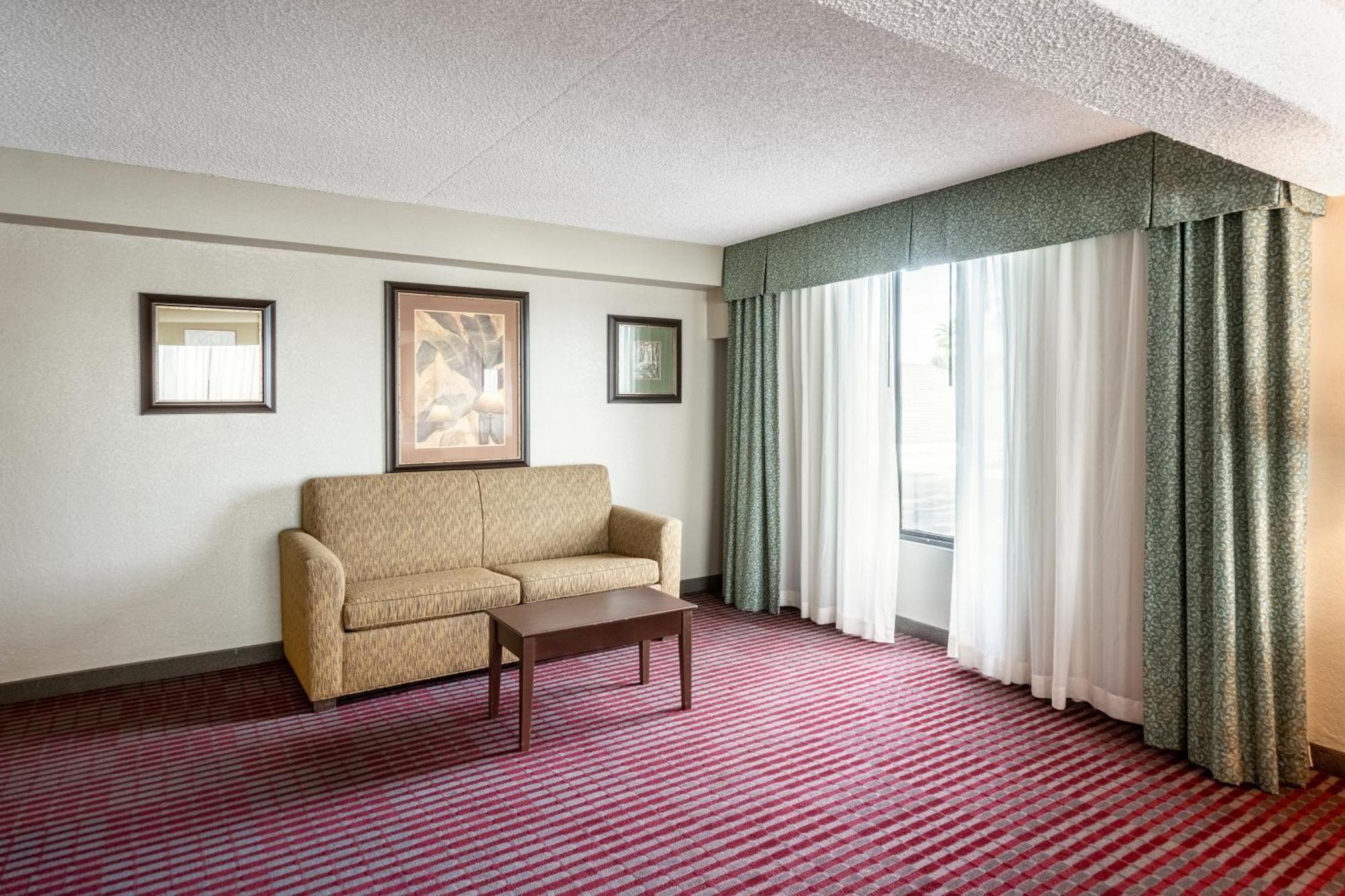 Lakeland Hotel Kültér fotó